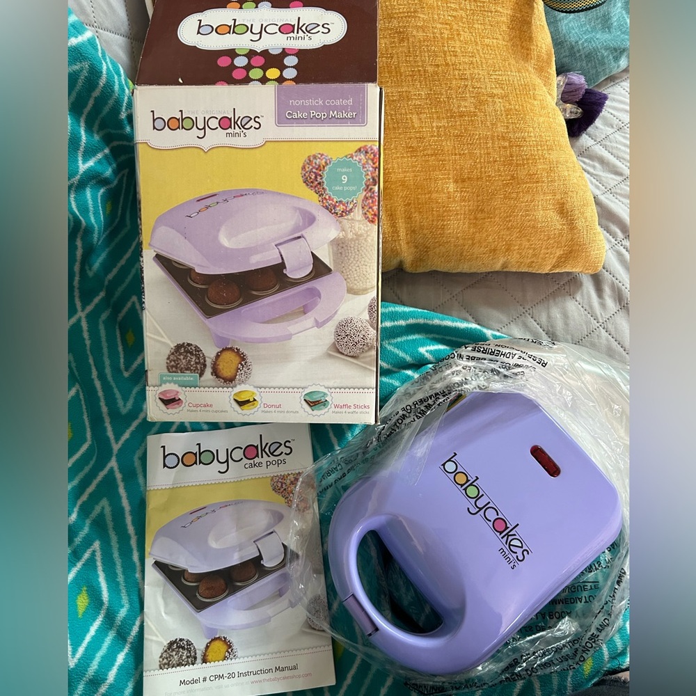 Babycakes Mini Cake Pop Maker in Purple